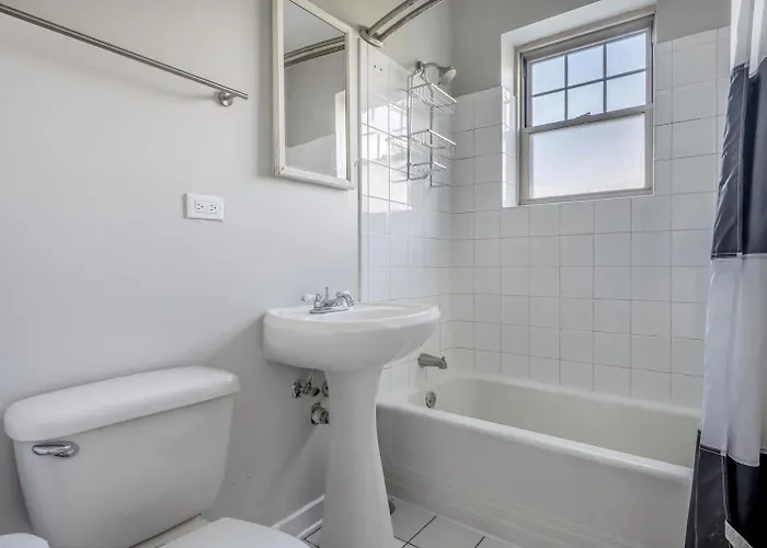 1br W Courtyard Nr Chi-952 *